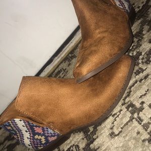 Brand new cat & jack boots